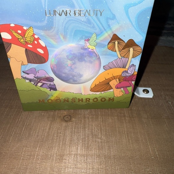 Lunar Beauty Moonshroom Highlighter Palette.
New - Picture 3 of 13